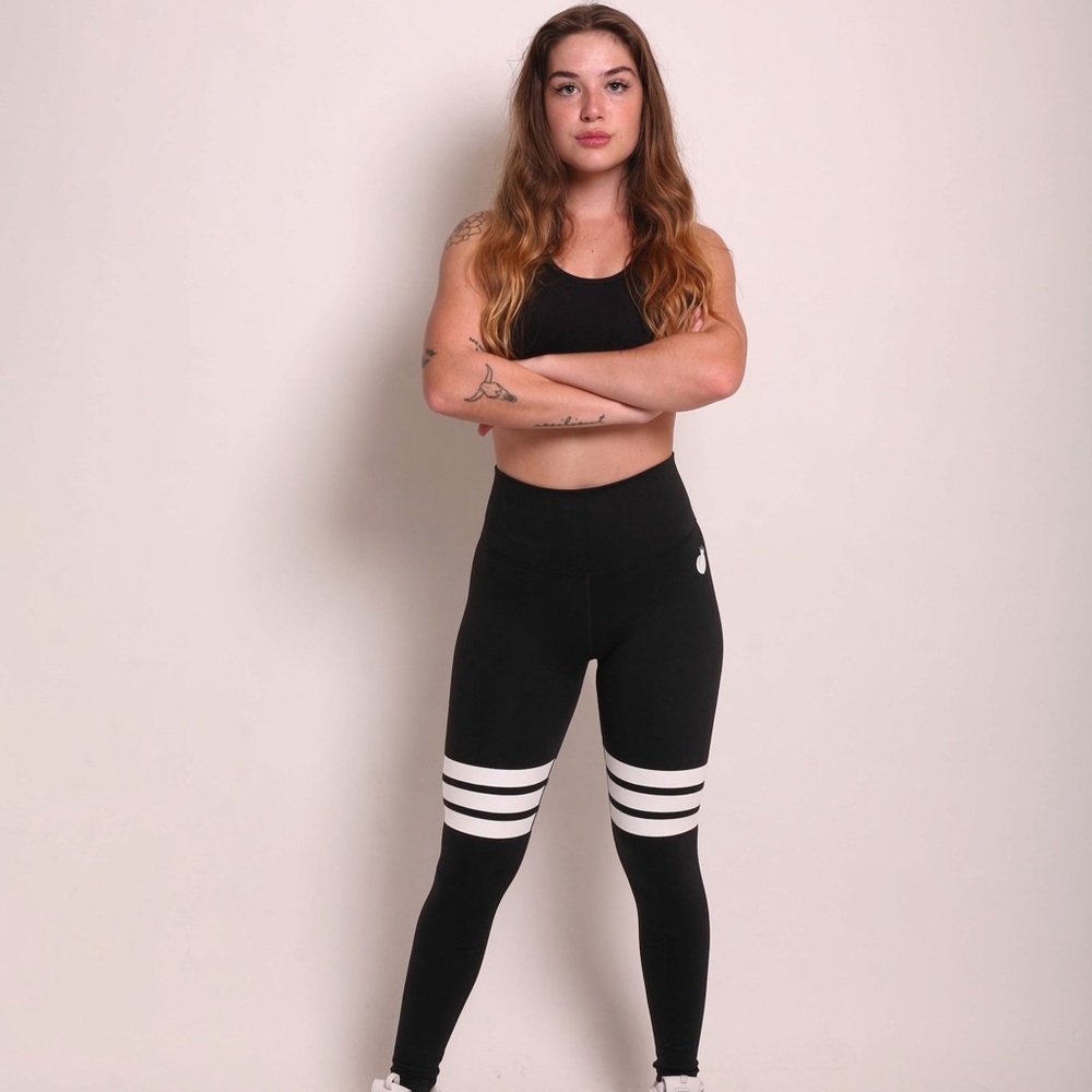Black Booty Scrunch Leggings π€ - Picture 2 of 7